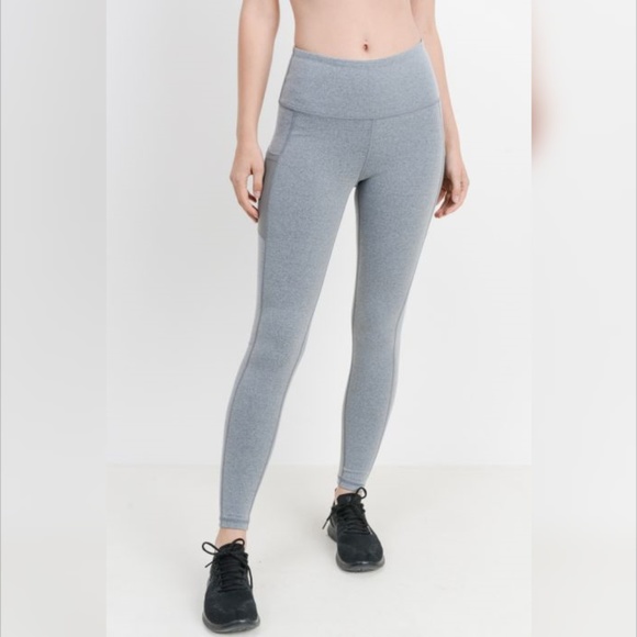 Highwaist Essential Leggings with Mesh Pockets - Picture 2 of 8